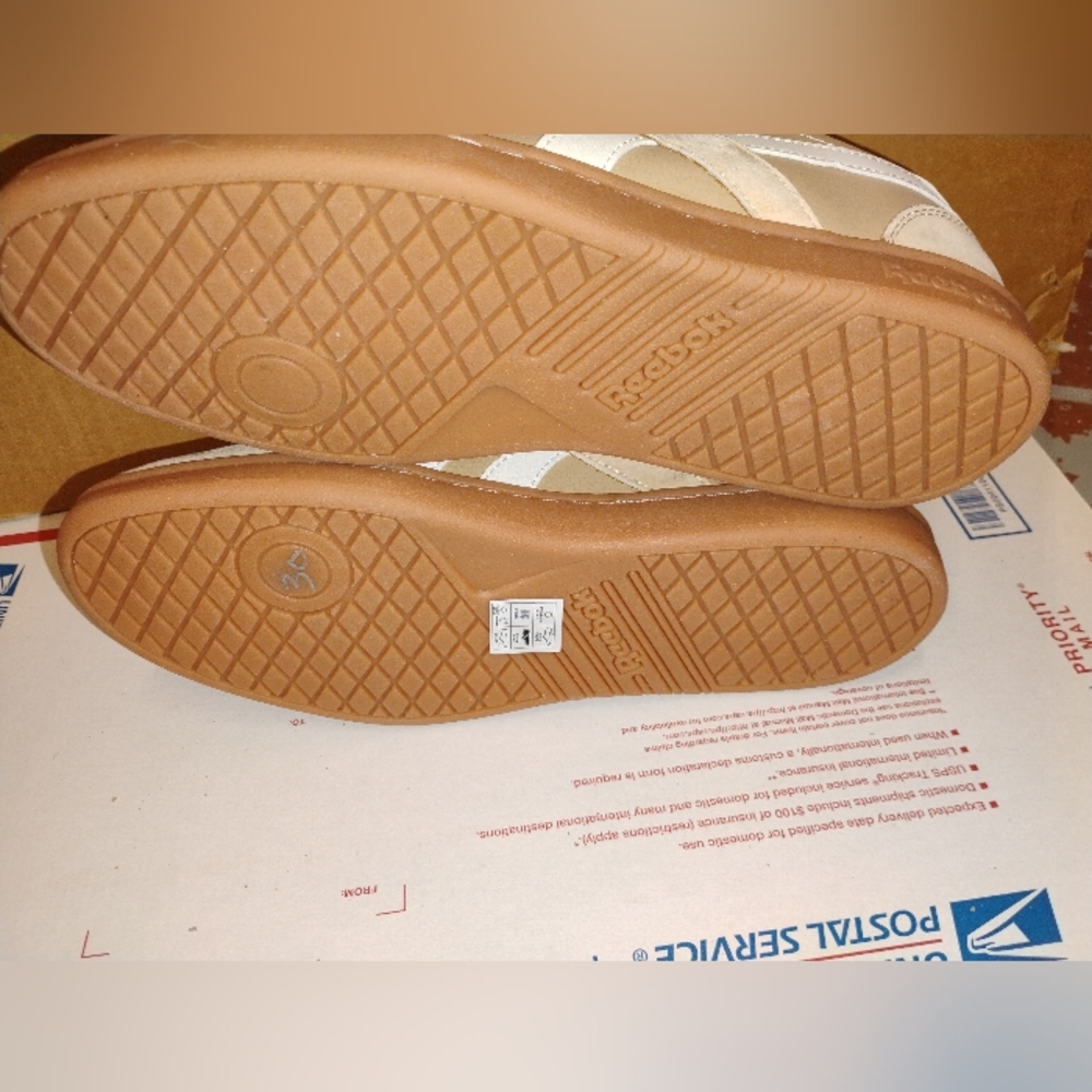 2024 Reebok Sneakers - Picture 4 of 4